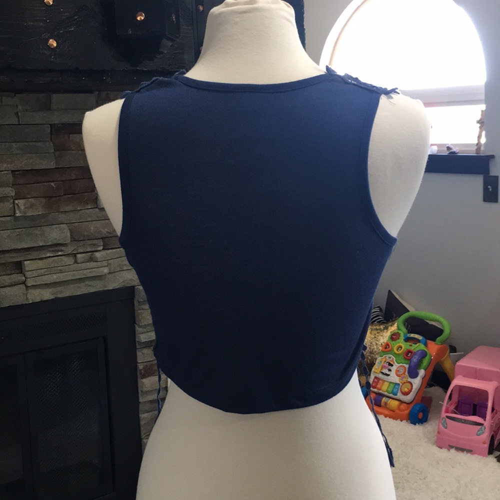 Vest - Picture 3 of 4